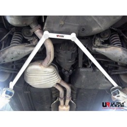 Hummer H2 6.0 03-09 UltraRacing 2P Front Upper Strutbar